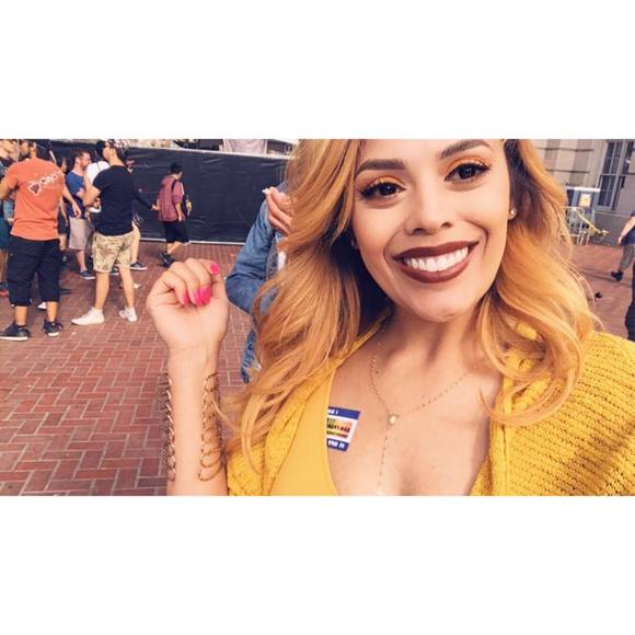 Meet your Posher, Deanna - Picture 1 of 1